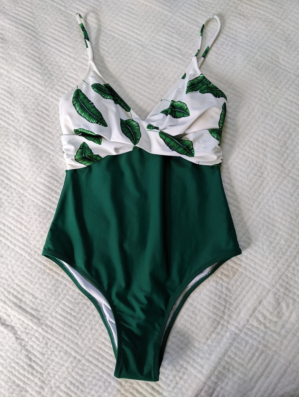 New Cupshe Banana Leaf Beachwear Twist Front V Neck Swimsuit Size Small